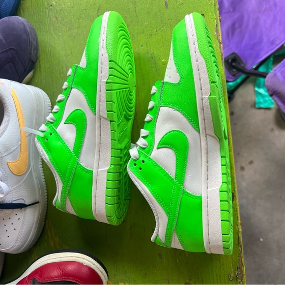 Nike Green and White Athletic Shoes Dunk Low fits men size 8 - Picture 5 of 6